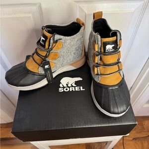 NWT Sorel Out N About III